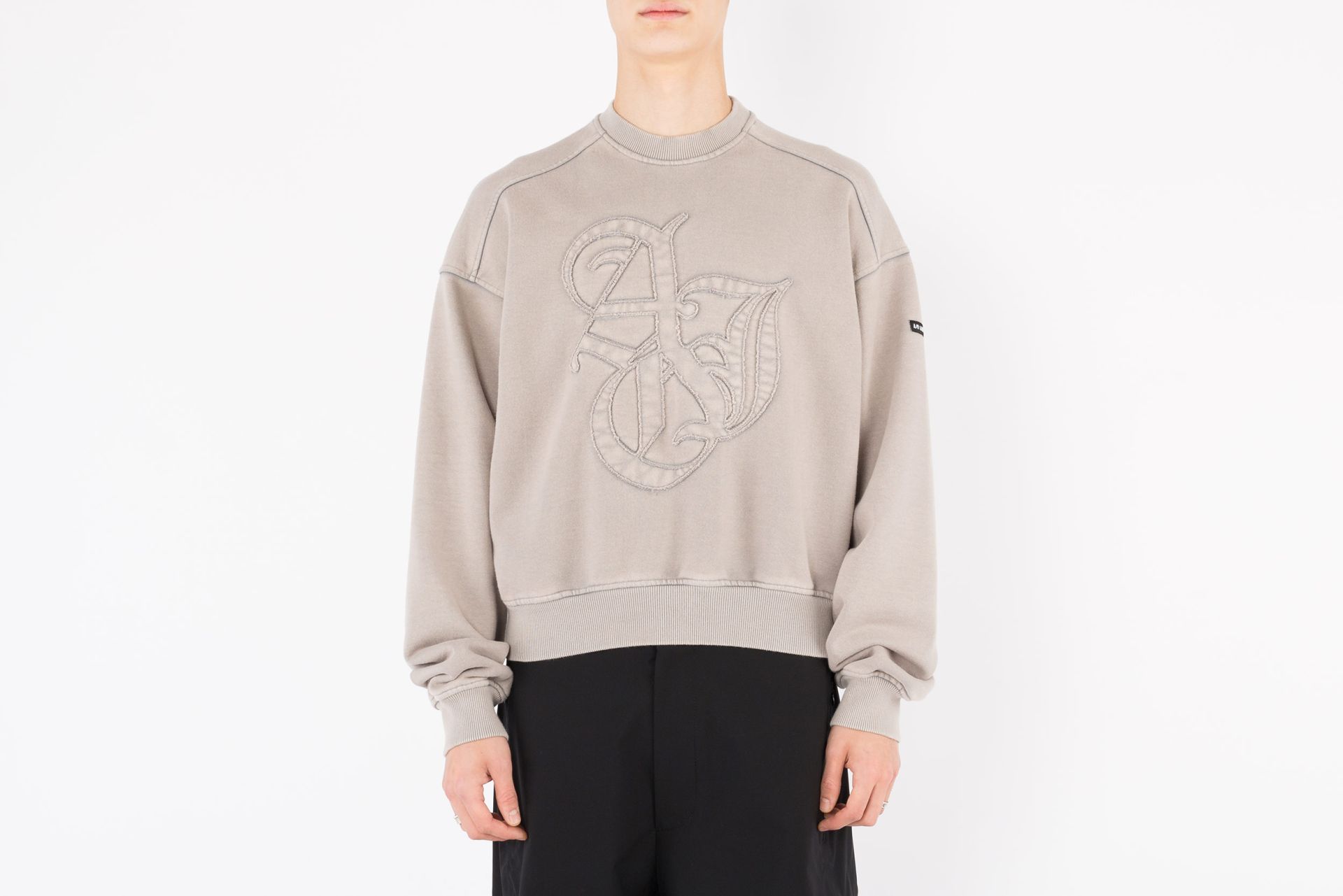 AJOBYAJO Sporty Logo Applique Washed Sweatshirt